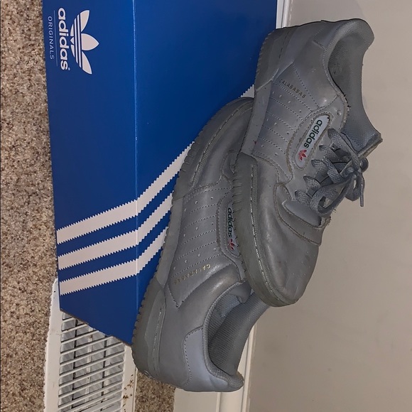 Size 8 Yeezy Calabasas - Picture 1 of 3
